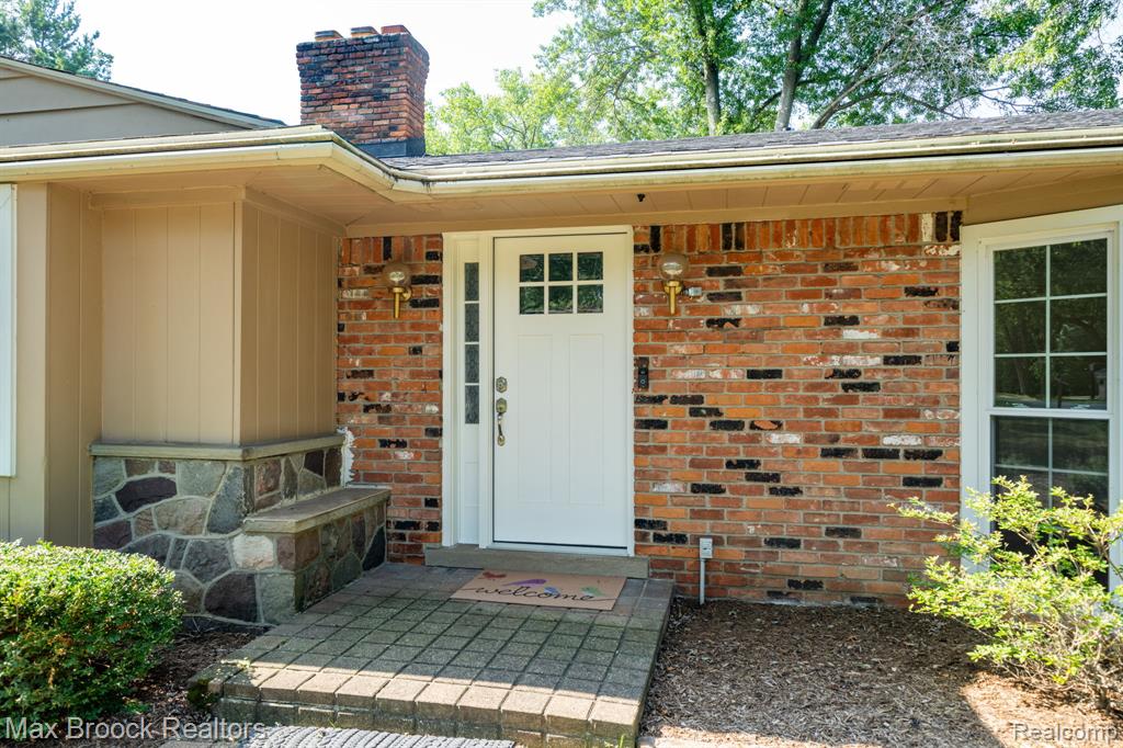 25461 Tweed Drive Property Photo 2