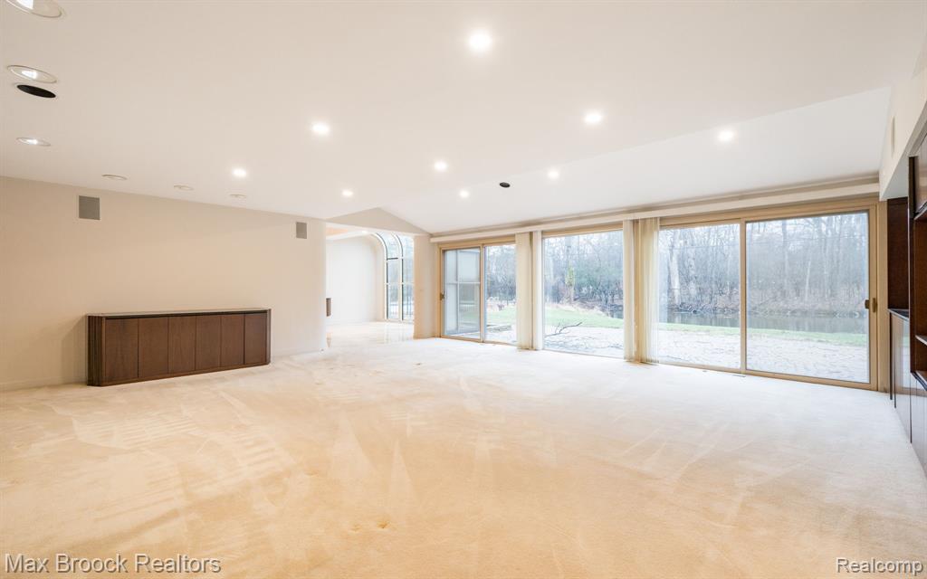 25461 Tweed Drive Property Photo 15