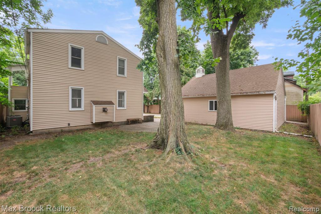 364 S Wing Street Property Photo 9
