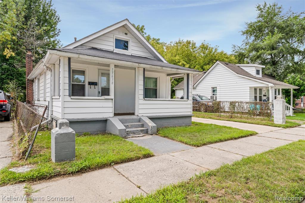 17638 Ivanhoe Street Property Photo 2