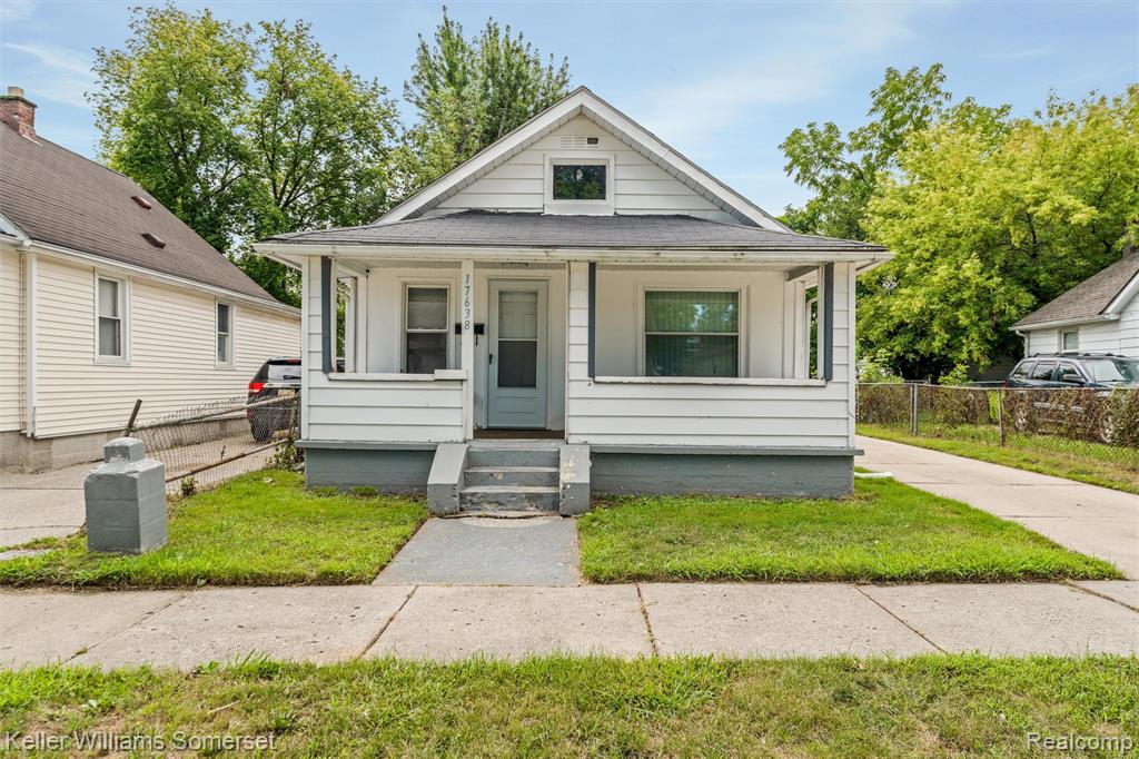 17638 Ivanhoe Street Property Photo 3