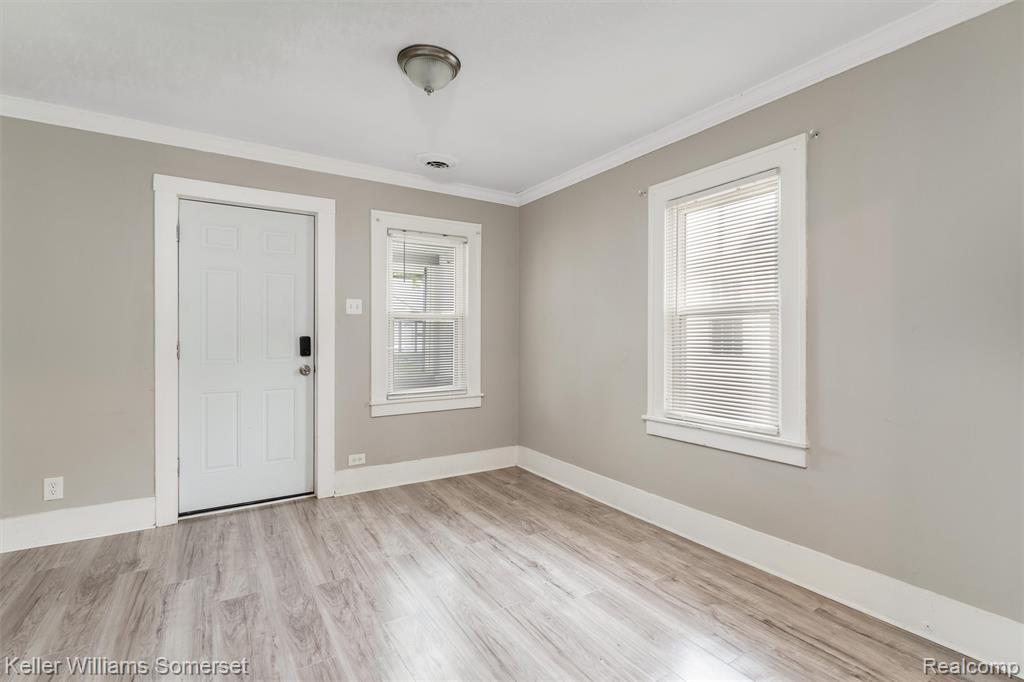 17638 Ivanhoe Street Property Photo 8