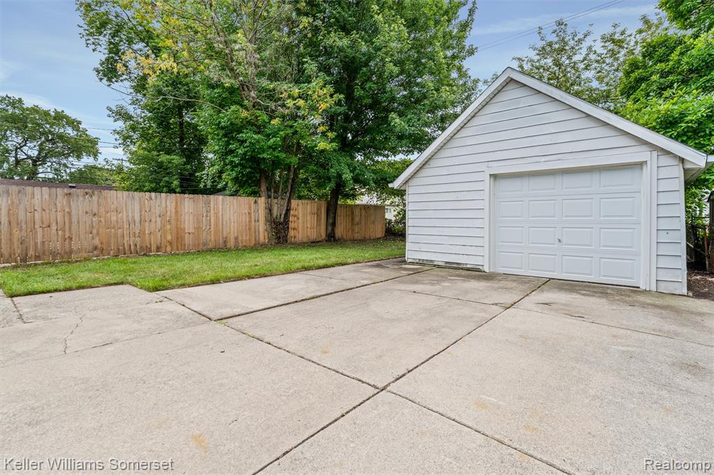 17638 Ivanhoe Street Property Photo 24