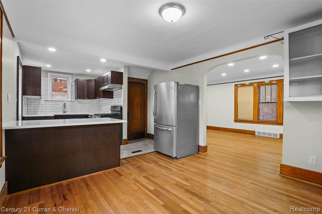 6401 Payne Avenue Property Photo 6