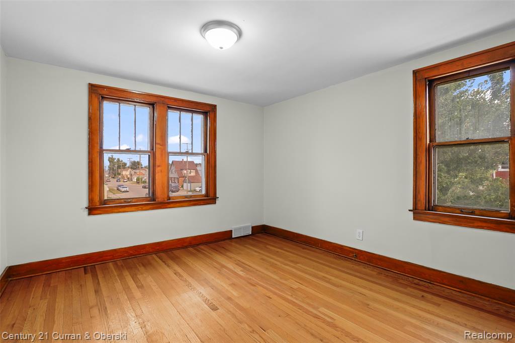 6401 Payne Avenue Property Photo 11