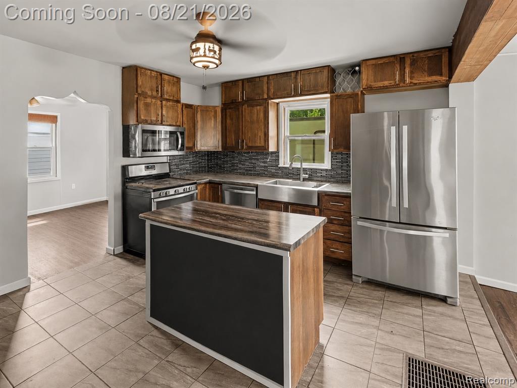 24915 Crisler Street Property Photo 7