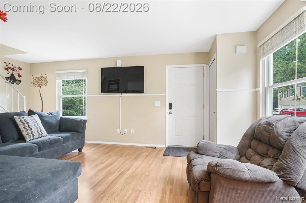 385 Neptune Drive Property Photo 4