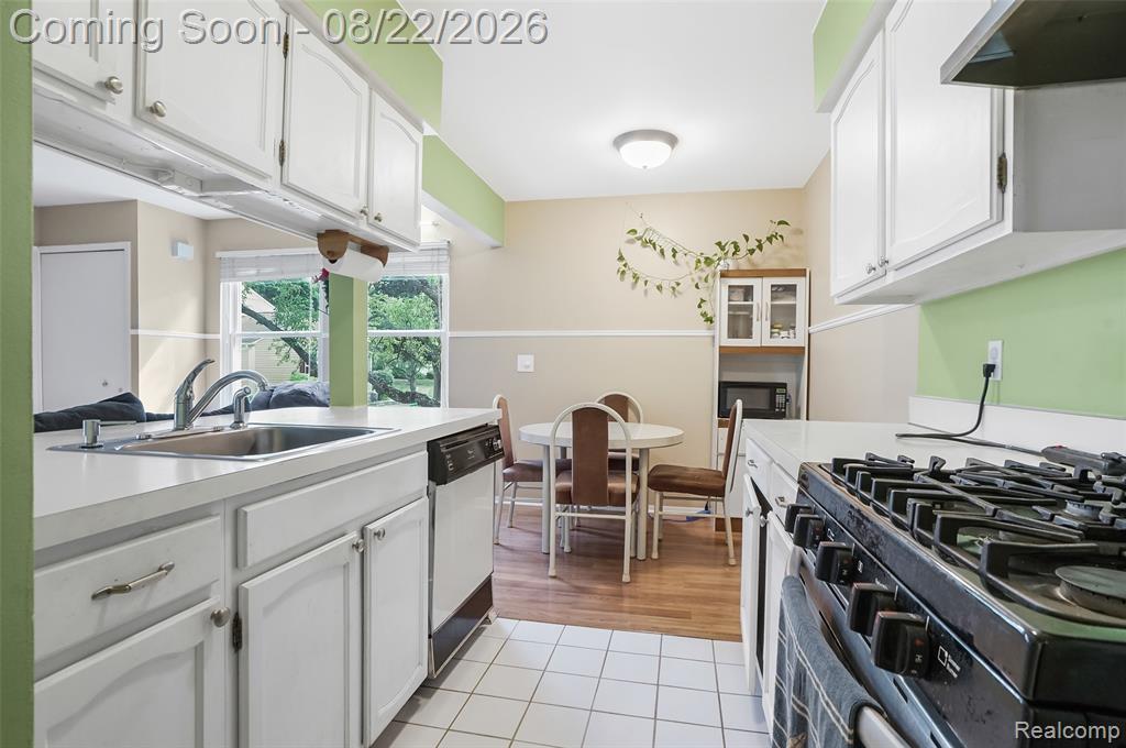 385 Neptune Drive Property Photo 8