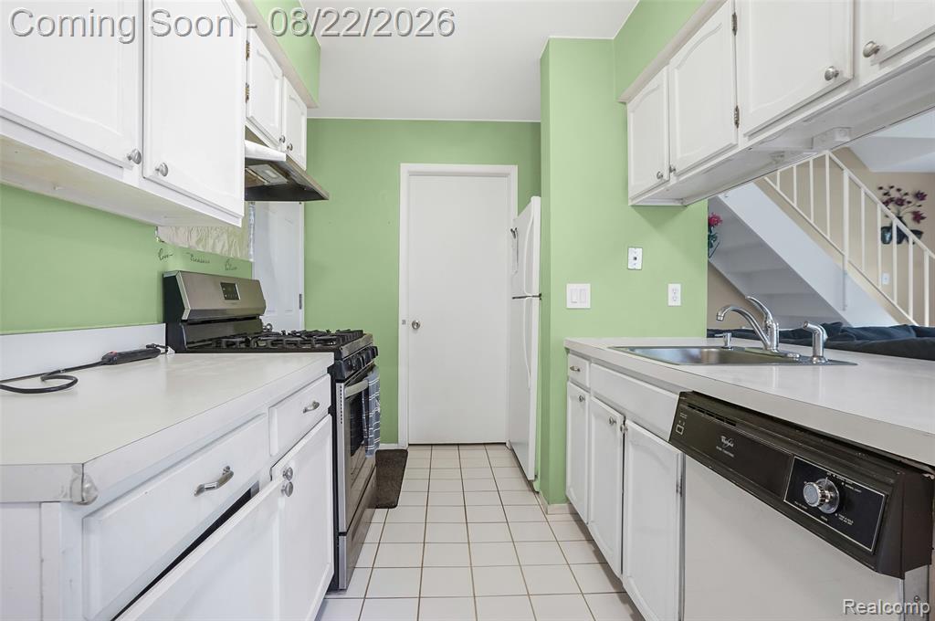 385 Neptune Drive Property Photo 9