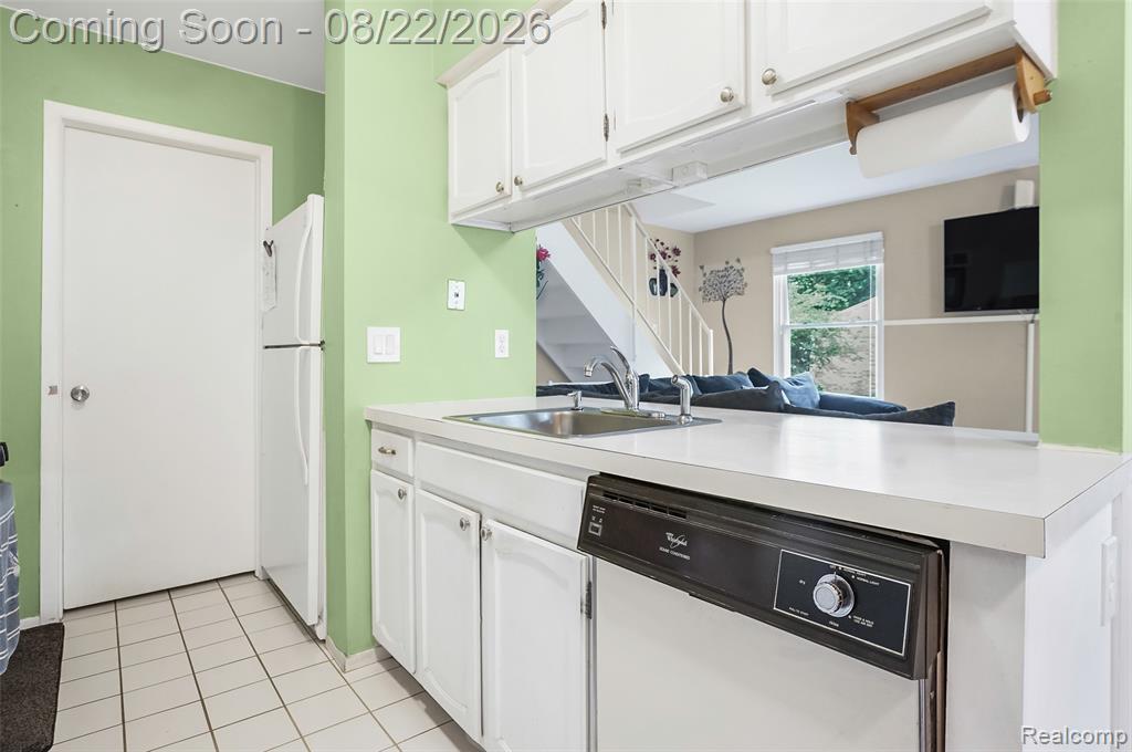 385 Neptune Drive Property Photo 11