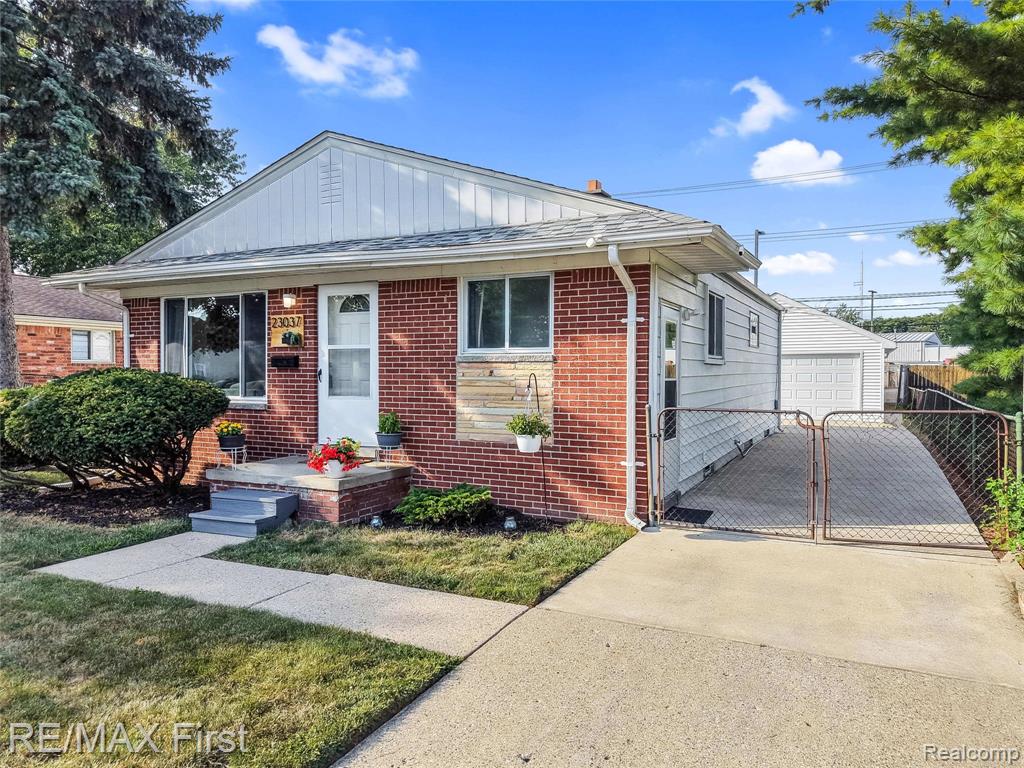 23037 Hoffman Street Property Photo 1