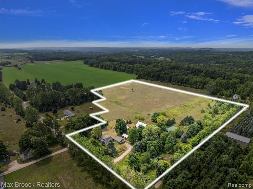 3362 S French Road Property Photo 3