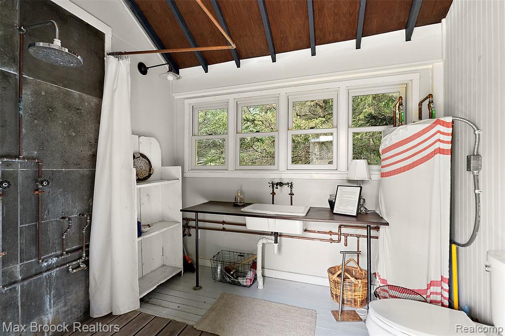 3362 S French Road Property Photo 4