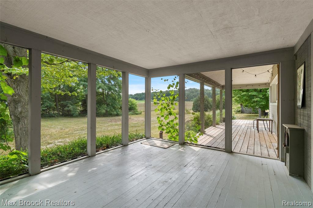3362 S French Road Property Photo 9