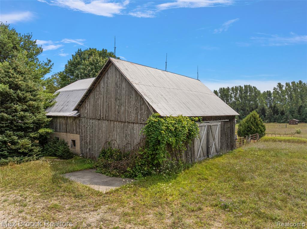 3362 S French Road Property Photo 27