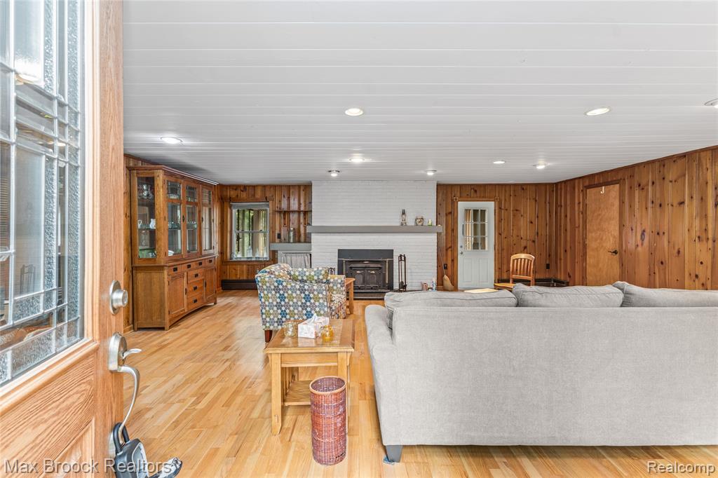 29799 Linden Street Property Photo 8