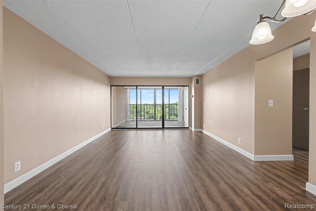 21800 Morley Avenue Property Photo 6