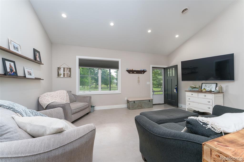 11150 Roberts Road Property Photo 2