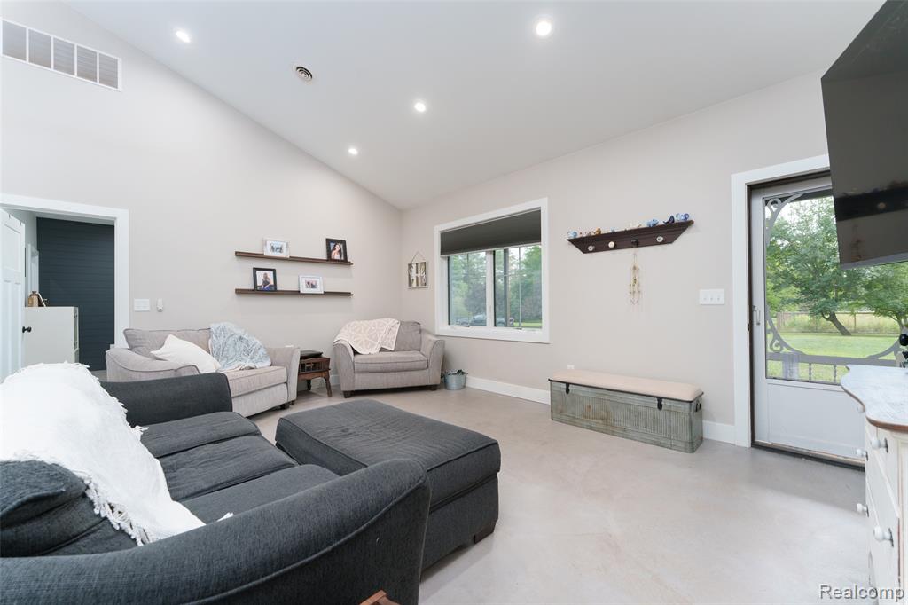 11150 Roberts Road Property Photo 3