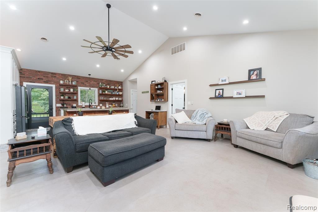 11150 Roberts Road Property Photo 4