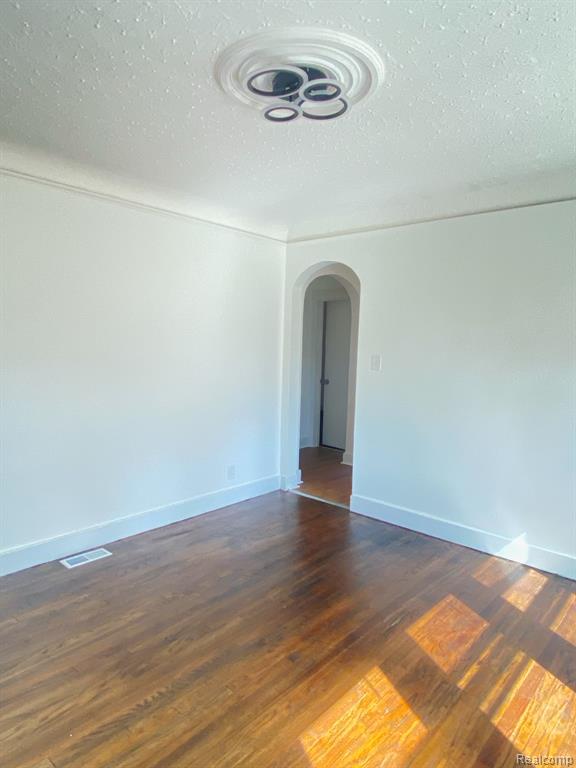 5050 Three Mile Drive Property Photo 5