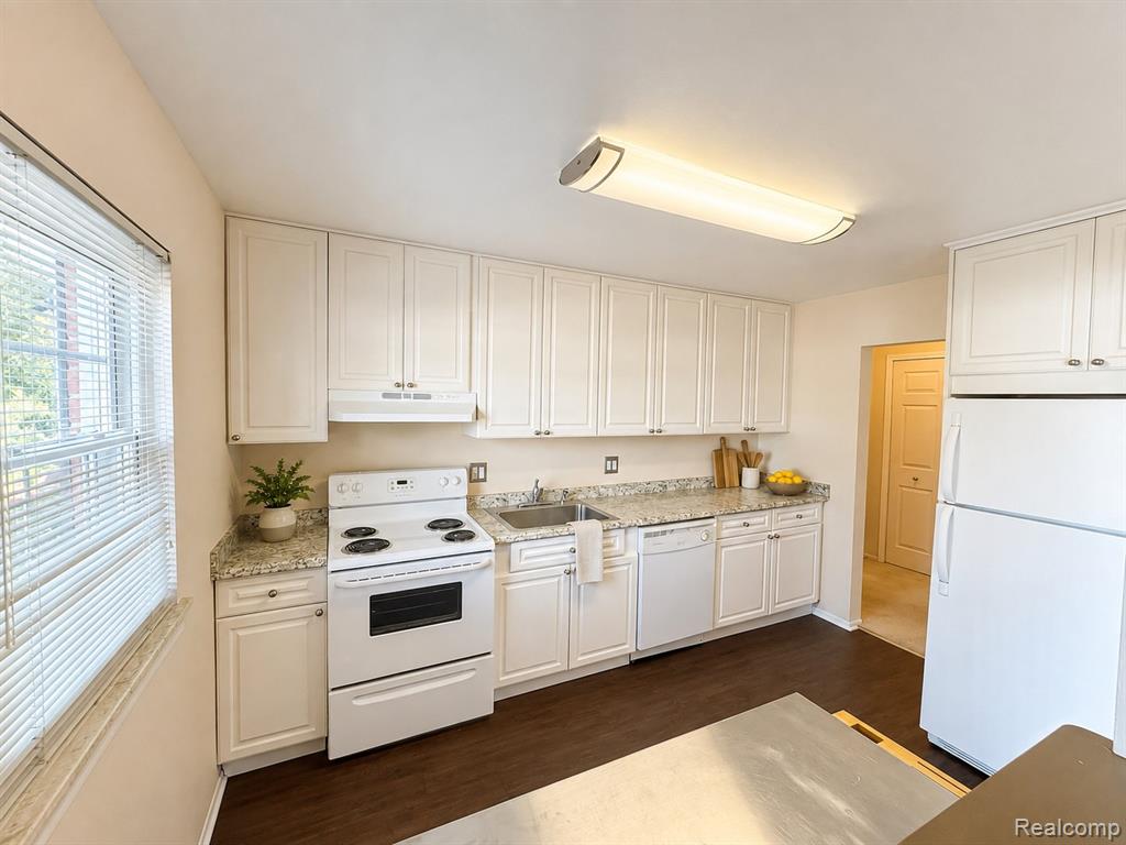 27654 E Echo Valley Property Photo 5