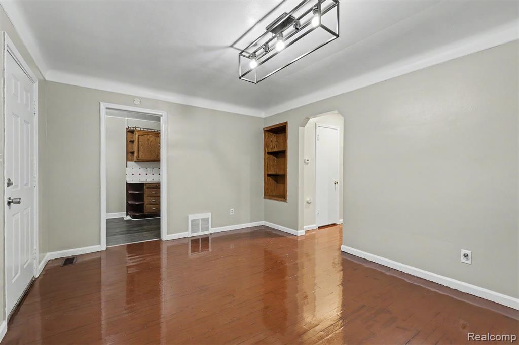 1770 Arlington Avenue Property Photo 4
