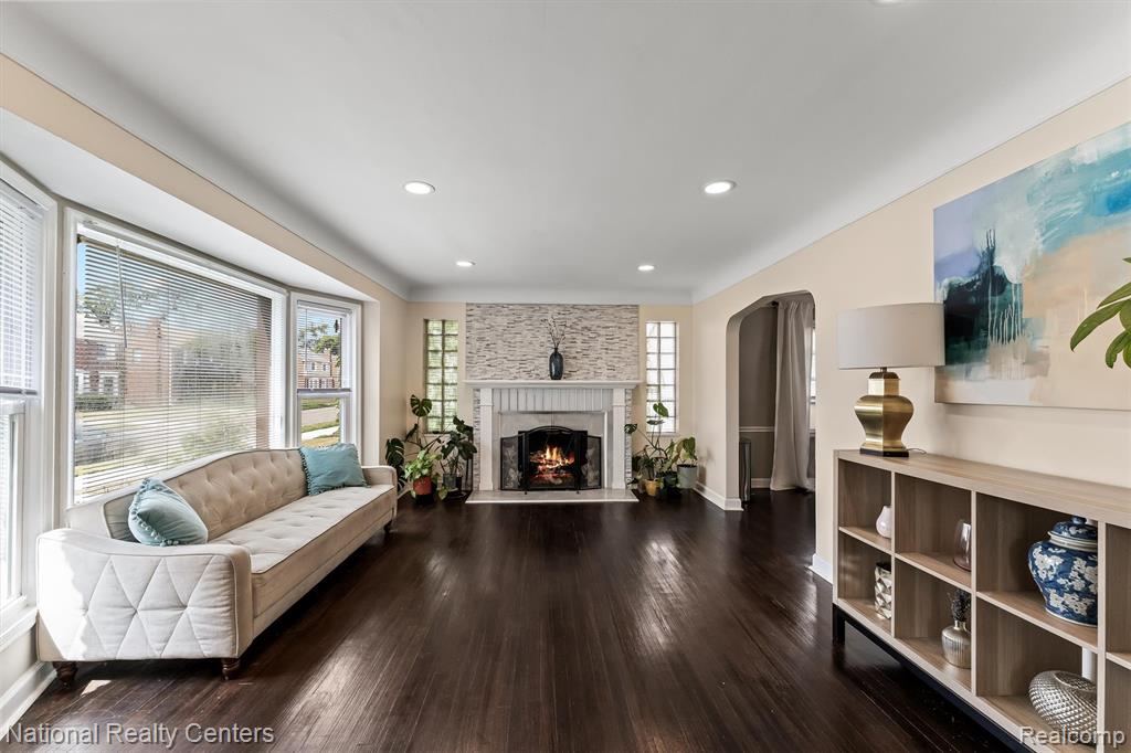 12818 Archdale Street Property Photo 4