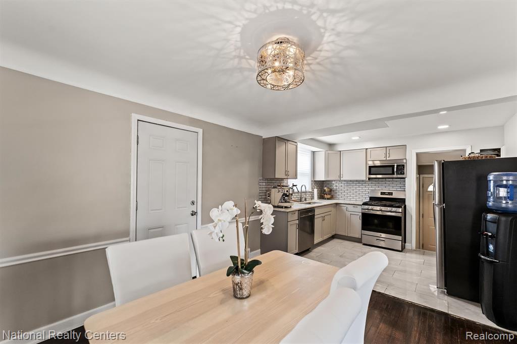 12818 Archdale Street Property Photo 7