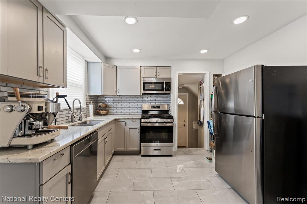 12818 Archdale Street Property Photo 8