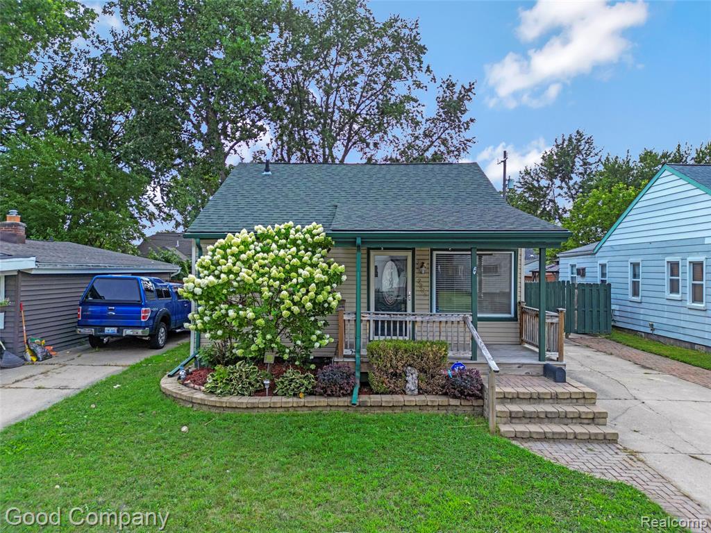 23385 Melville Avenue Property Photo 1