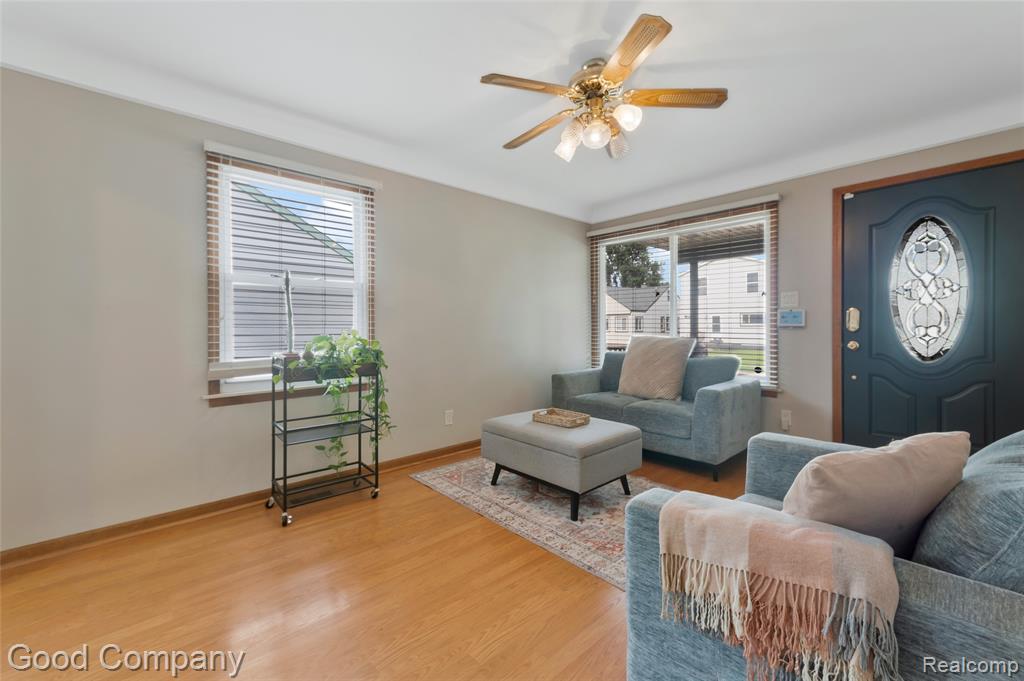 23385 Melville Avenue Property Photo 6