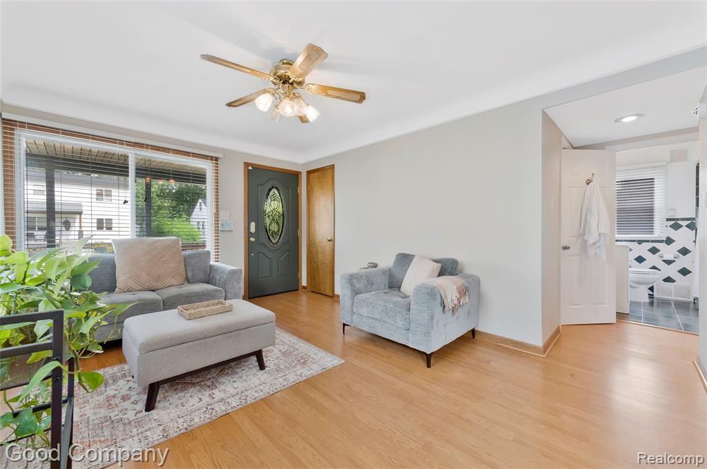 23385 Melville Avenue Property Photo 7