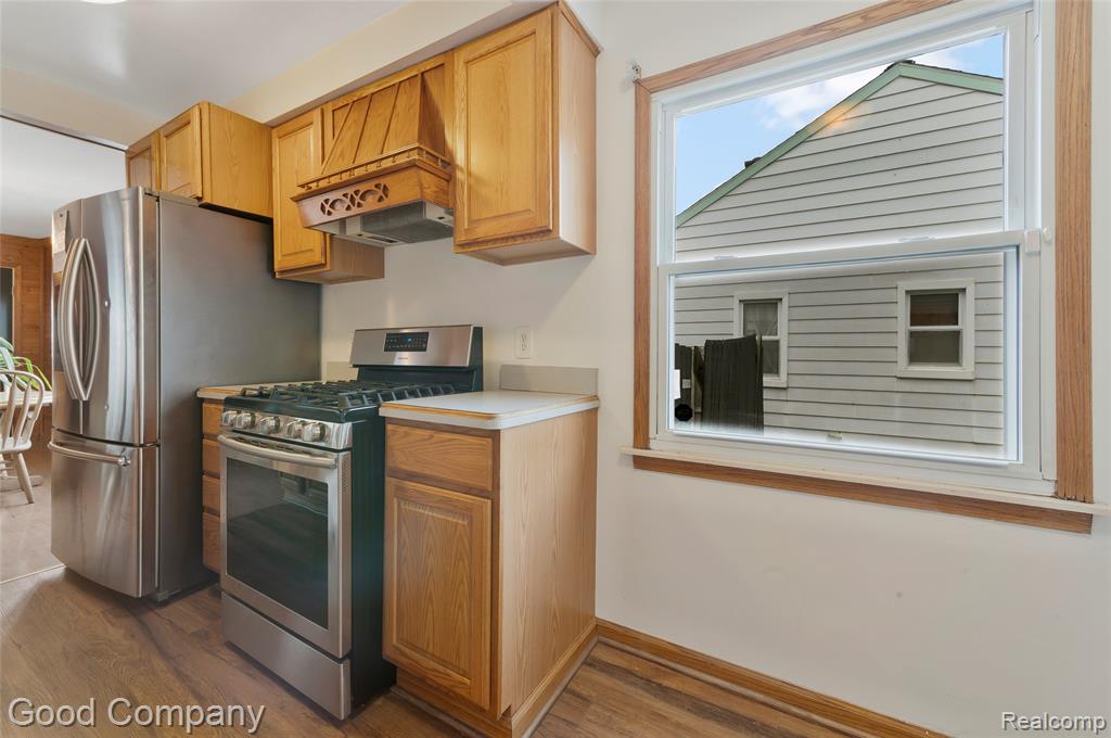 23385 Melville Avenue Property Photo 11