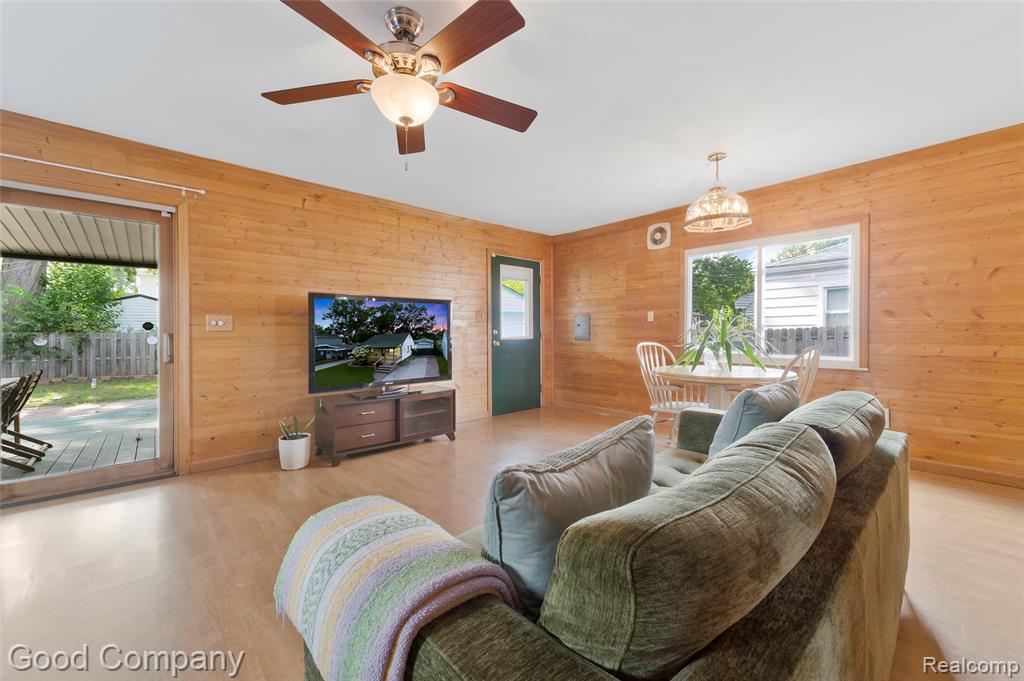 23385 Melville Avenue Property Photo 22