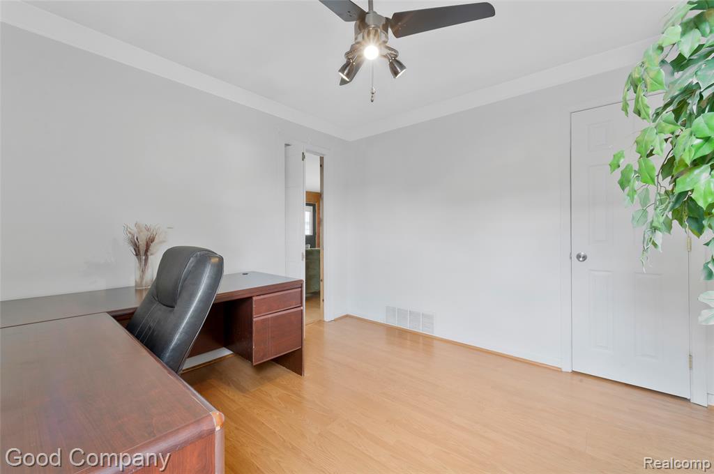 23385 Melville Avenue Property Photo 27