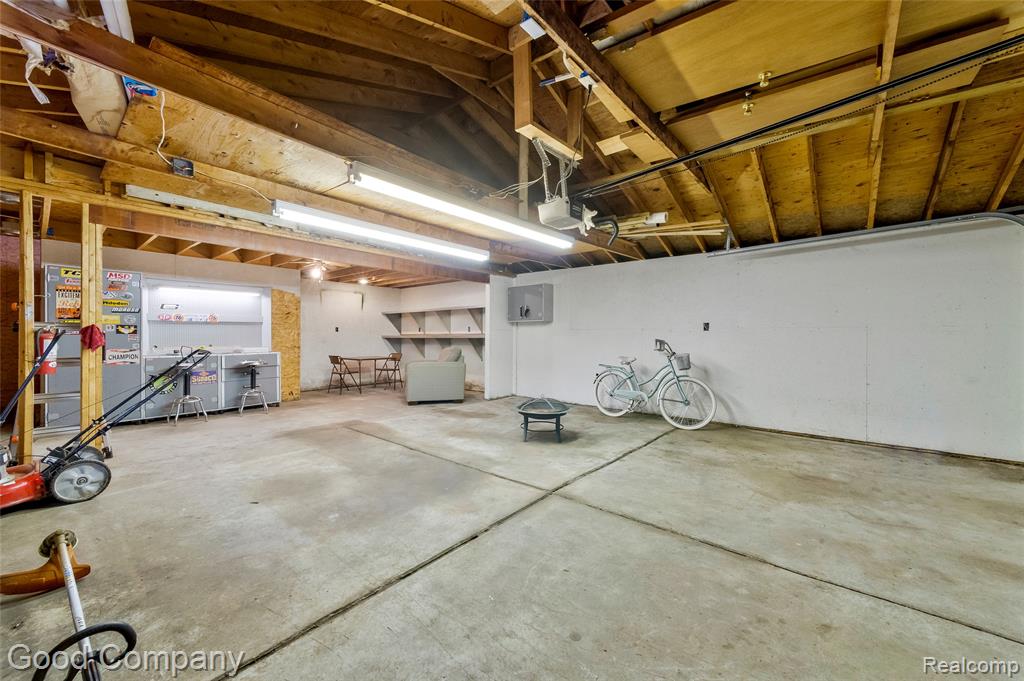 23385 Melville Avenue Property Photo 39