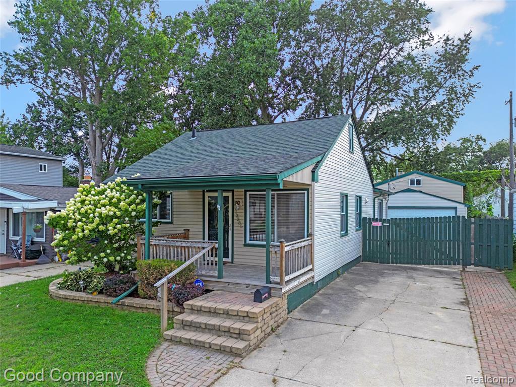 23385 Melville Avenue Property Photo 45