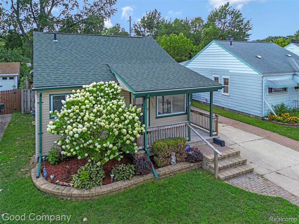 23385 Melville Avenue Property Photo 46