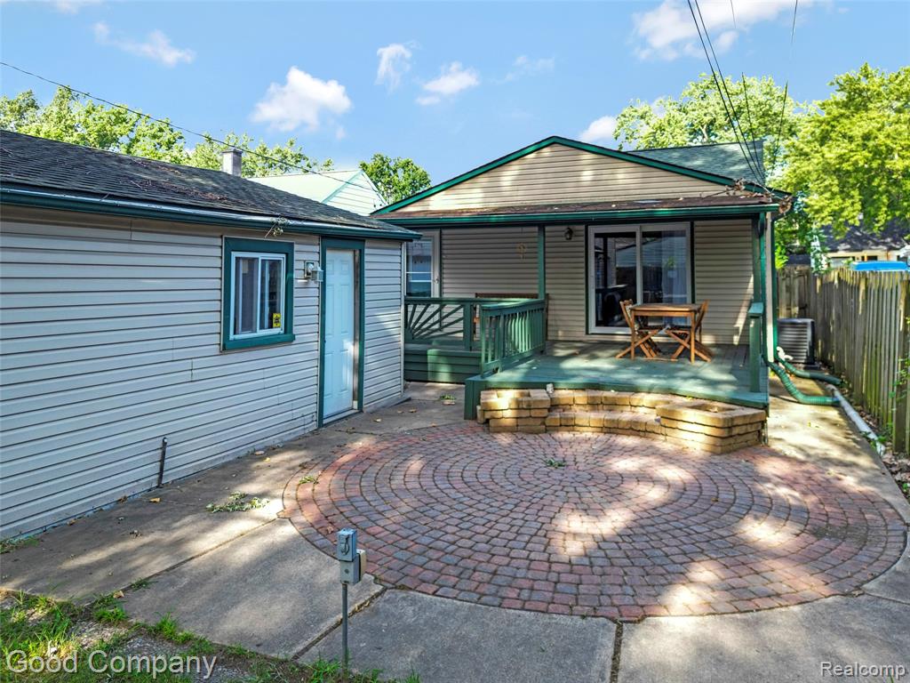 23385 Melville Avenue Property Photo 58