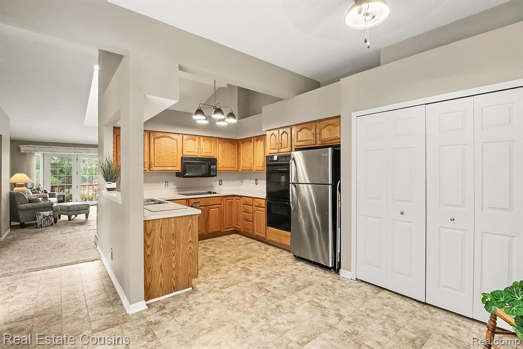 6305 Squire Lake Drive Property Photo 8