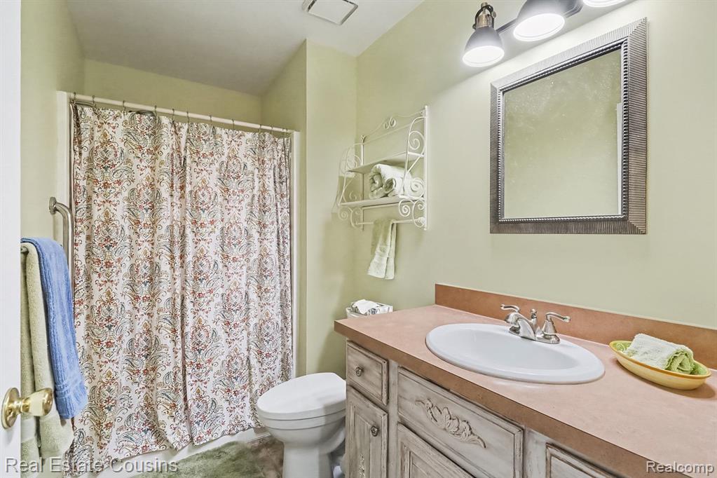 6305 Squire Lake Drive Property Photo 14