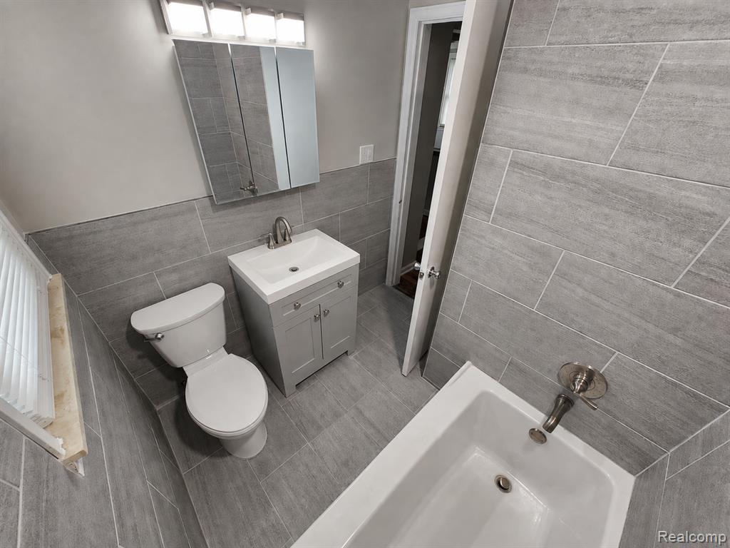3933 Clairmont Street Property Photo 3