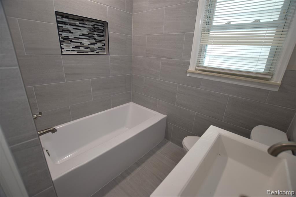 3933 Clairmont Street Property Photo 4