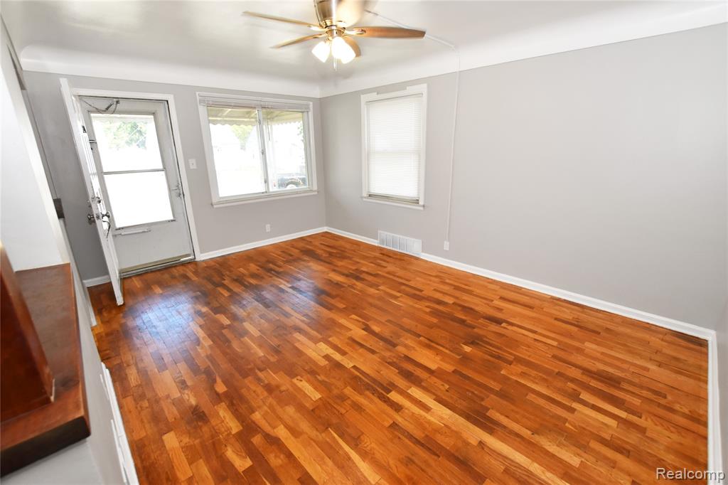 3933 Clairmont Street Property Photo 7