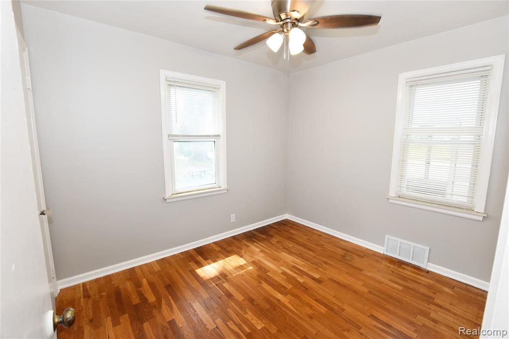3933 Clairmont Street Property Photo 9
