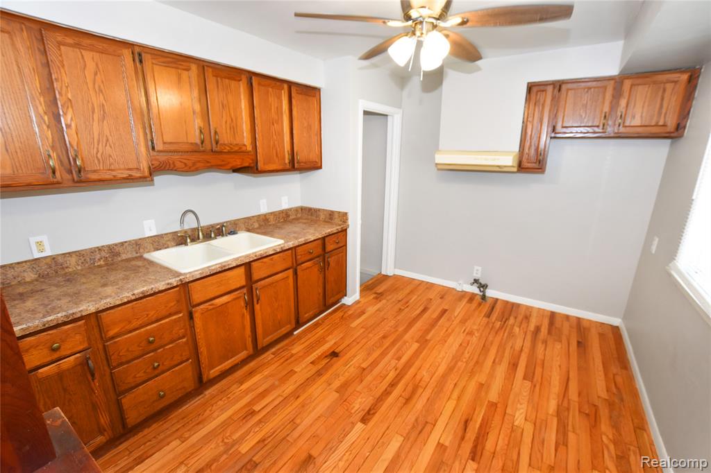 3933 Clairmont Street Property Photo 12
