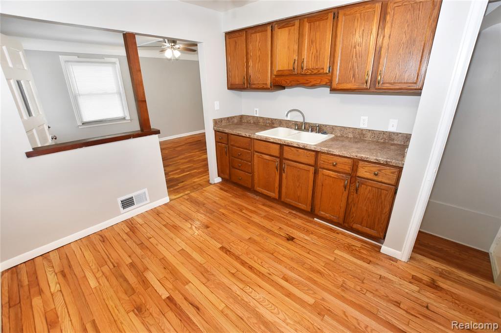 3933 Clairmont Street Property Photo 13