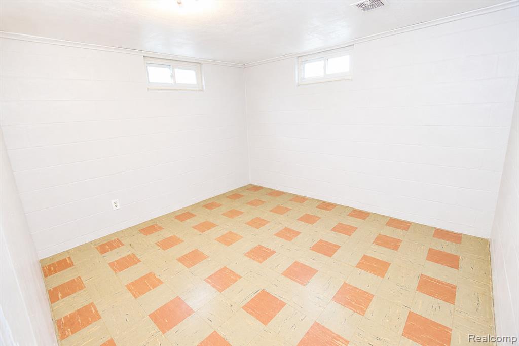 3933 Clairmont Street Property Photo 16