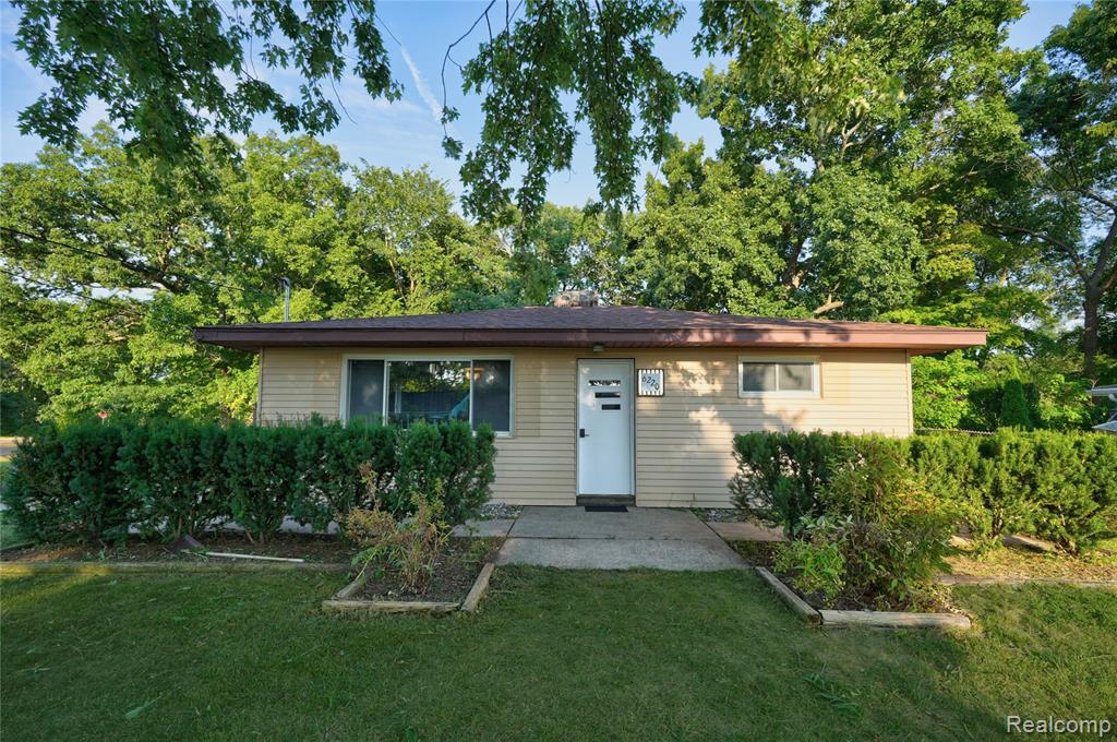 6220 Wertz Property Photo 2
